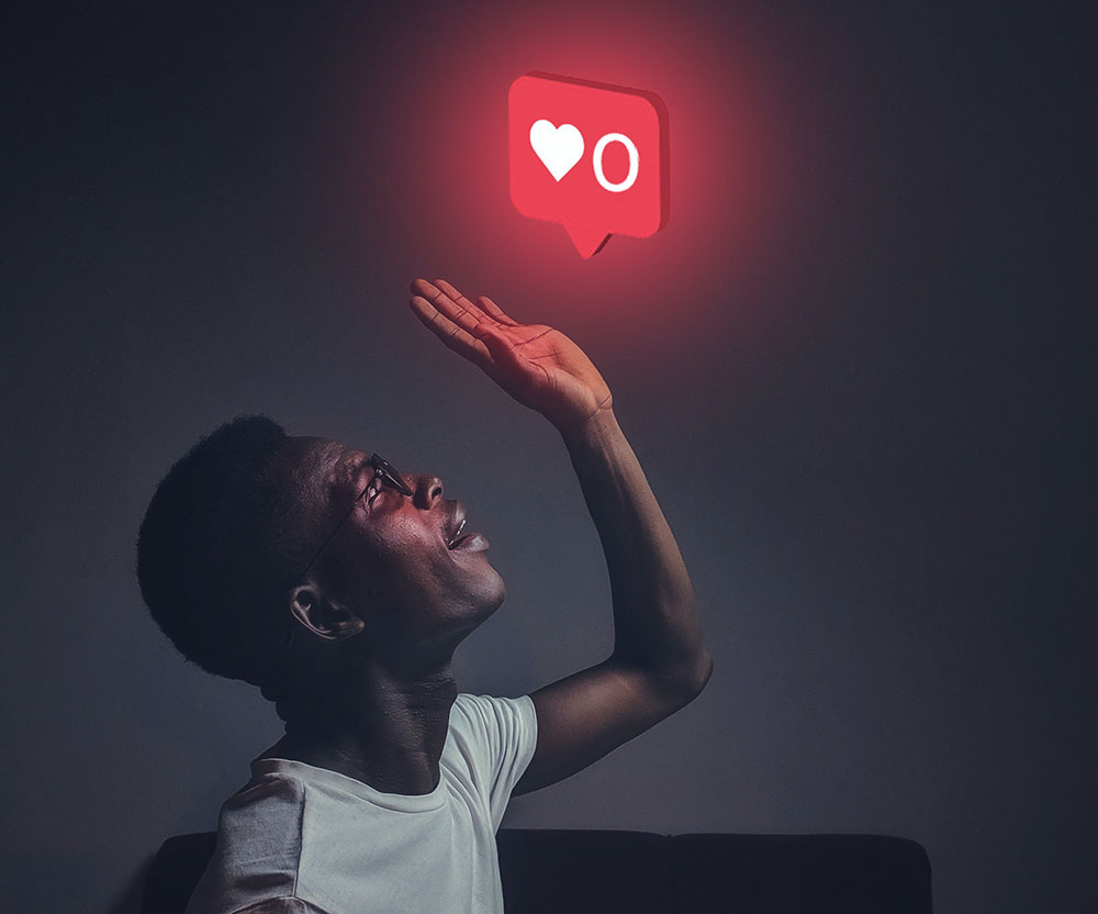 Un homme menac&eacute; par le manque de likes sur instagram, illustr&eacute; par un coeur orn&eacute; d'un 0