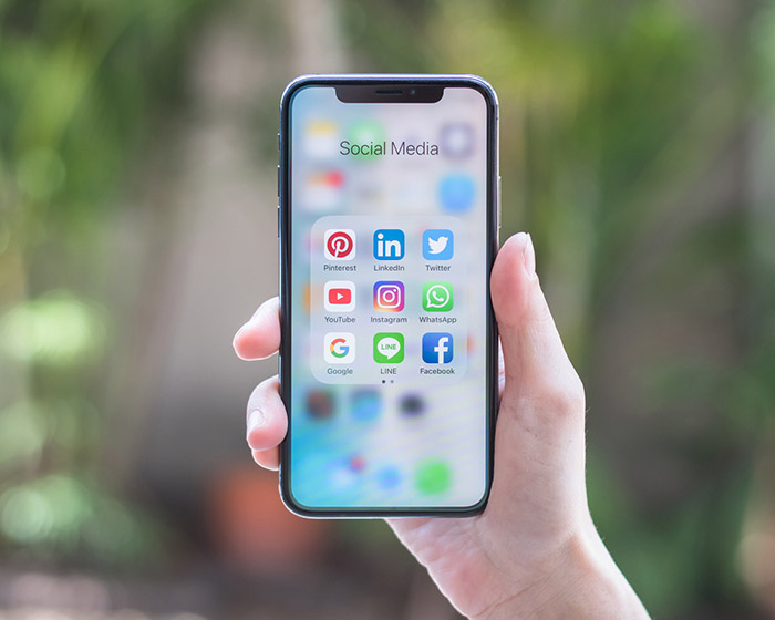 T&eacute;lephone m&eacute;dias sociaux
