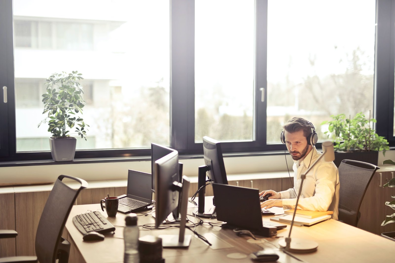 Une agence de communication de crise peut prendre en charge la veille sur diff&eacute;rentes plateformes pour pr&eacute;voir les crises.